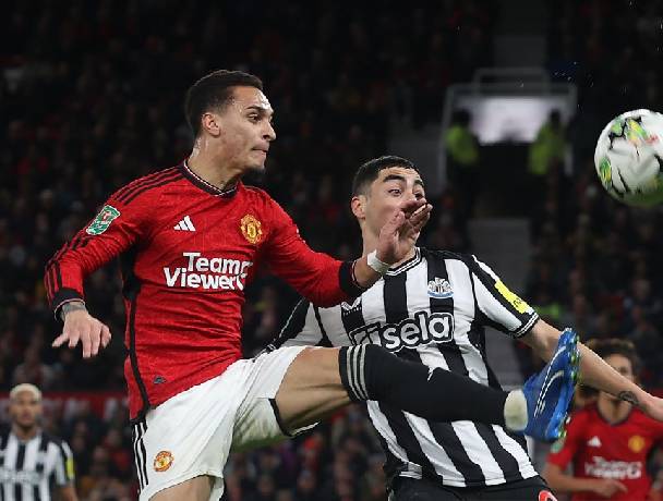 V&igrave; Antony, Man United phạm sai lầm với Elanga?