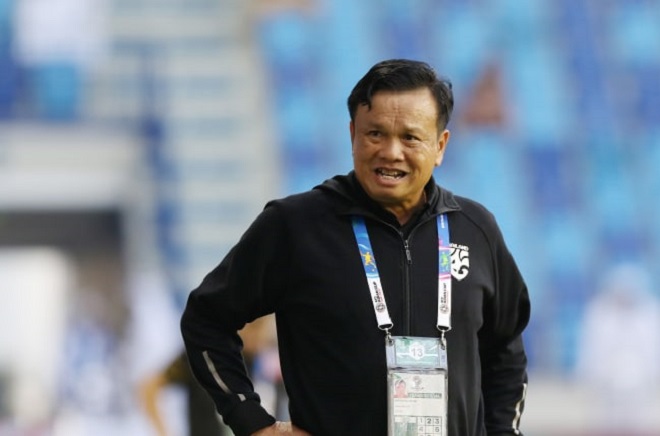 HLV tạm quyền Th&aacute;i Lan tuy&ecirc;n bố 'sốc' trước trận gặp UAE