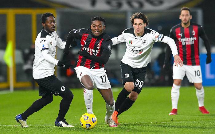Soi k&egrave;o phạt g&oacute;c AC Milan vs Spezia, 0h30 ng&agrave;y 18/1