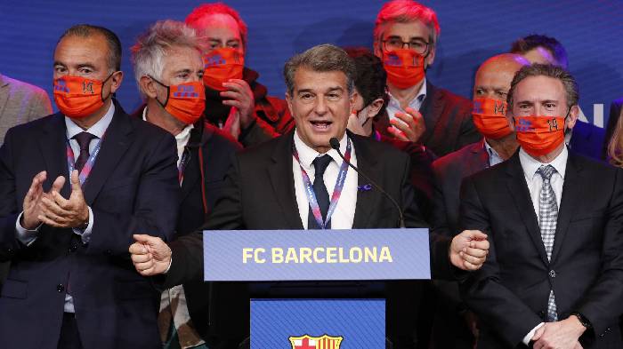 Barca phải hầu t&ograve;a v&igrave; c&aacute;ch chia tay cầu thủ 'cực phũ'