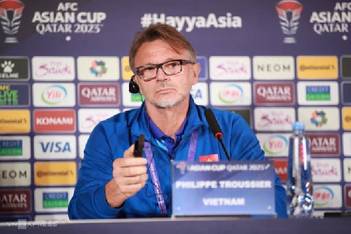 HLV Troussier: &ldquo;Đội tuyển Việt Nam c&oacute; thể gi&agrave;nh v&eacute; đi tiếp&rdquo;