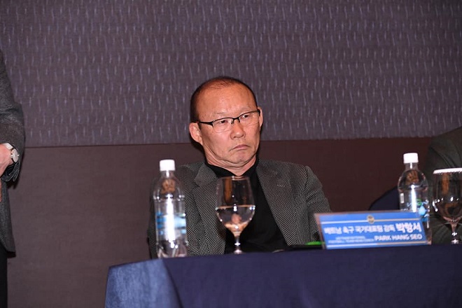 Thầy Park d&agrave;nh tặng C&ocirc;ng Phượng lời 'v&agrave;ng ngọc' trong ng&agrave;y ra mắt Incheon