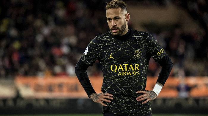 Neymar nảy sinh m&acirc;u thuẫn với BLĐ của PSG