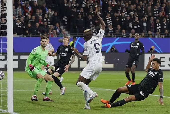 Soi k&egrave;o phạt g&oacute;c Napoli vs Eintracht Frankfurt, 3h ng&agrave;y 16/3