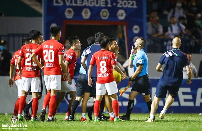 Thủ m&ocirc;n B&ugrave;i Tiến Dũng bắt ch&iacute;nh ở v&ograve;ng 10 V.League 2021