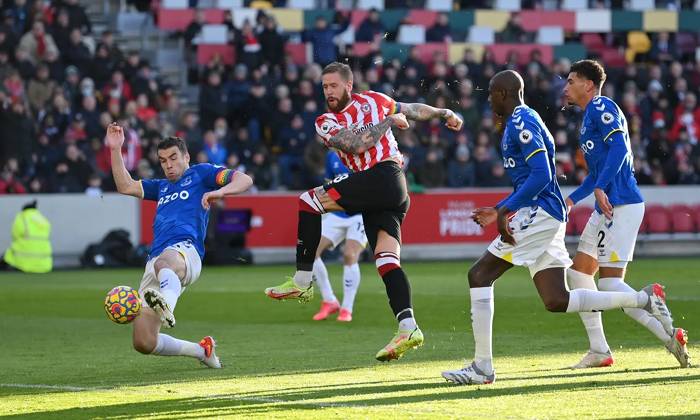 Soi k&egrave;o phạt g&oacute;c Everton vs Brentford, 22h30 ng&agrave;y 15/5