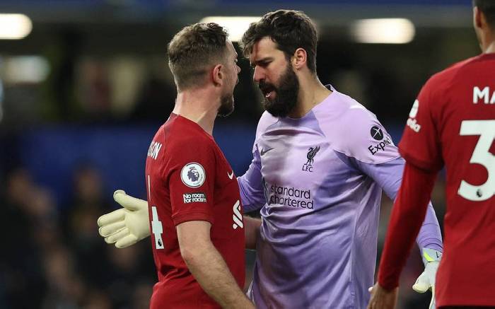 Nhận mức lương tr&ecirc;n trời, huyền thoại Liverpool đếm ng&agrave;y rời Anfield 