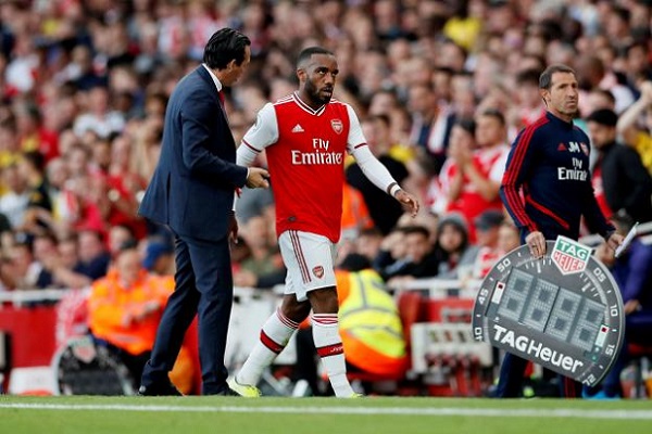 Alexandre Lacazette b&aacute;o tin cực buồn cho Arsenal