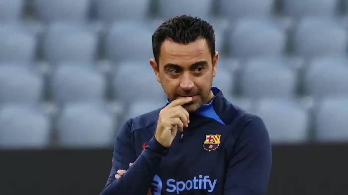 Sao Barca đau đến bật kh&oacute;c rời s&acirc;n, Xavi đứng ngồi kh&ocirc;ng y&ecirc;n