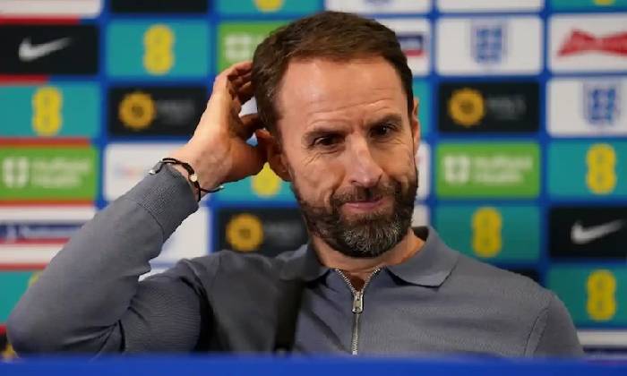 Southgate bất ngờ v&igrave; c&ocirc;ng thần Liverpool li&ecirc;n tục bị CĐV la &oacute;