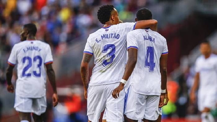 V&aacute; h&agrave;ng thủ 'vỡ tan', Real nhắm 'chốt chặn' 20 củ của AC Milan