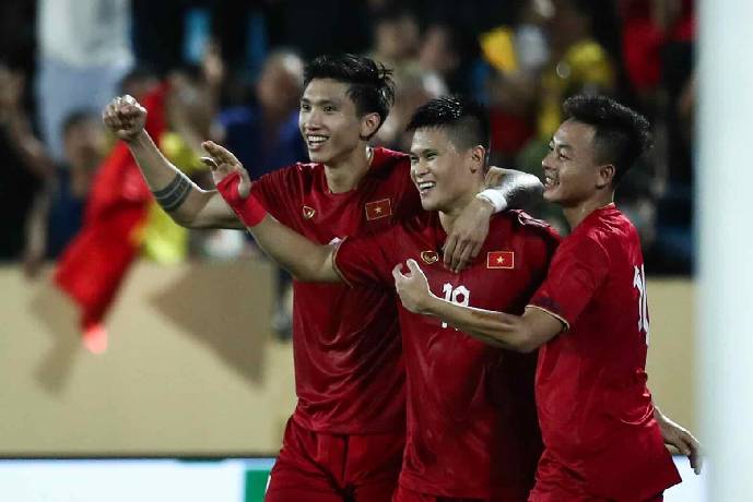 Tuấn Hải đắt gi&aacute; nhất Việt Nam, vượt Quang Hải, Văn Hậu