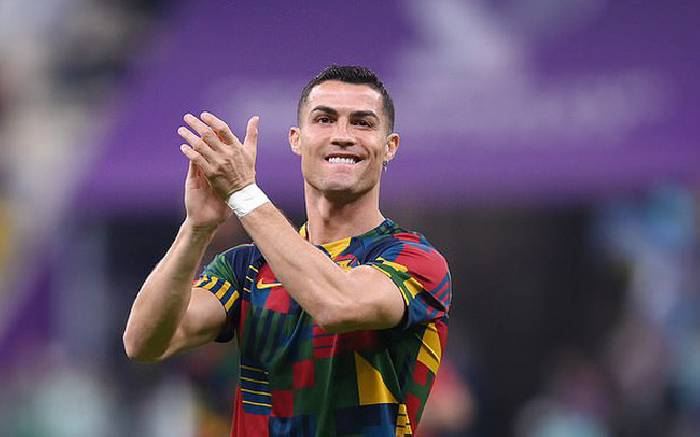 Ronaldo g&acirc;y tranh c&atilde;i dữ dội ở đề cử đội h&igrave;nh hay nhất 2022