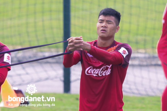 Đức Chinh khốn khổ nhịn ăn v&igrave; th&acirc;n h&igrave;nh ph&aacute;t tướng