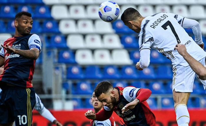 Juventus thắng Cagliari, Ronaldo c&oacute; hat-trick nhanh thứ hai sự nghiệp