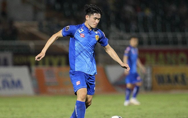 Cựu HLV trưởng ĐT Việt Nam 'bảo vệ' Tấn Sinh trước t&acirc;m b&atilde;o