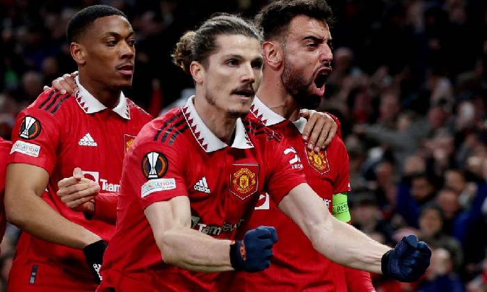 &ldquo;T&ocirc;i kh&ocirc;ng cần suy nghĩ qu&aacute; 10 gi&acirc;y sau khi Man United gọi&rdquo;