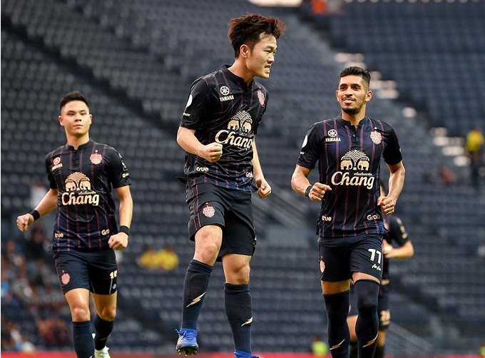 Xu&acirc;n Trường bất ngờ nhận 'qu&agrave;' lớn tại Th&aacute;i Lan