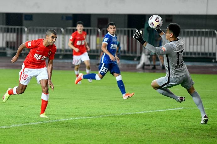 Soi k&egrave;o phạt g&oacute;c Guangzhou City vs Henan, 18h30 ng&agrave;y 15/6