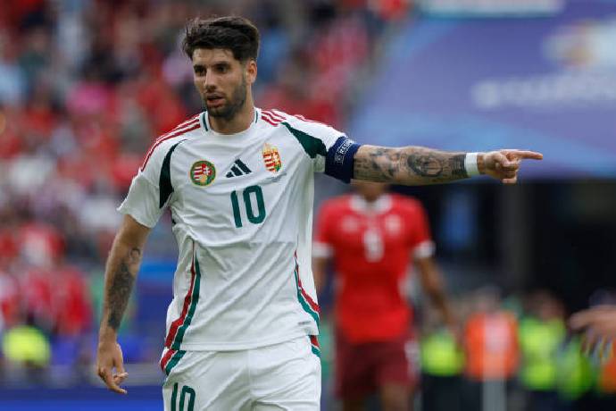 Ng&ocirc;i sao Liverpool Dominik Szoboszlai ph&aacute; kỷ lục ở Euro 