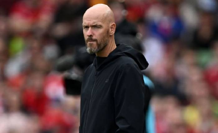 Trụ cột h&agrave;ng thủ b&aacute;o tin dữ khiến HLV Ten Hag 't&aacute;i mặt'