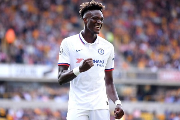 Tammy Abraham lập kỷ lục ghi b&agrave;n ngang Cristiano Ronaldo