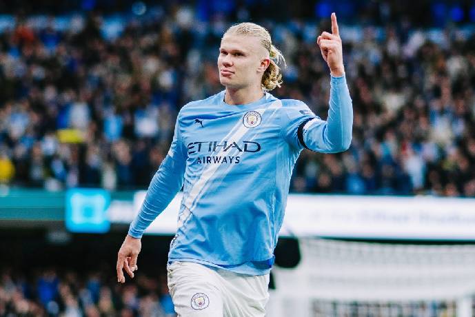 Haaland lập c&uacute; đ&uacute;p, Man City thắng đậm MU