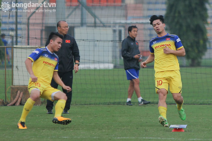 Tin đội tuyển b&oacute;ng đ&aacute; Việt Nam ng&agrave;y 15/11: C&ocirc;ng Phượng nhận 'mật chỉ' trước trận gặp Th&aacute;i Lan