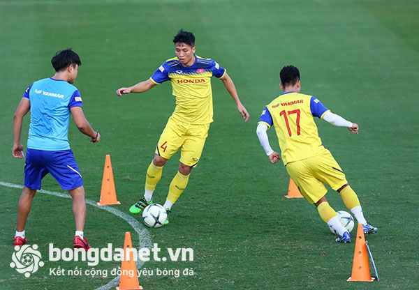 Danh s&aacute;ch ch&iacute;nh thức Việt Nam vs Th&aacute;i Lan: Huy H&ugrave;ng v&agrave; Hữu Tuấn bị loại