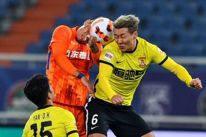 Soi k&egrave;o phạt g&oacute;c Guangzhou FC vs Shandong, 18h30 ng&agrave;y 15/12