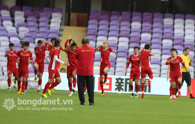 B&aacute;o H&agrave;n Quốc: HLV Park Hang Seo h&atilde;y d&ugrave;ng 'ph&eacute;p thuật' cứu Việt Nam