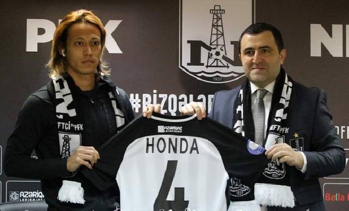 HLV ĐT Campuchia tiếp tục 'chơi b&oacute;ng v&igrave; đam m&ecirc;' ở tuổi 34