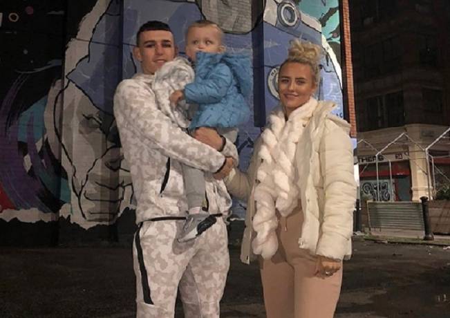 Phil Foden chuẩn bị l&ecirc;n chức bố lần 2 ở tuổi 21