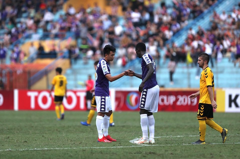 H&agrave; Nội FC qu&aacute; tải, HLV Chu Đ&igrave;nh Nghi&ecirc;m cầu cứu BTC V.League