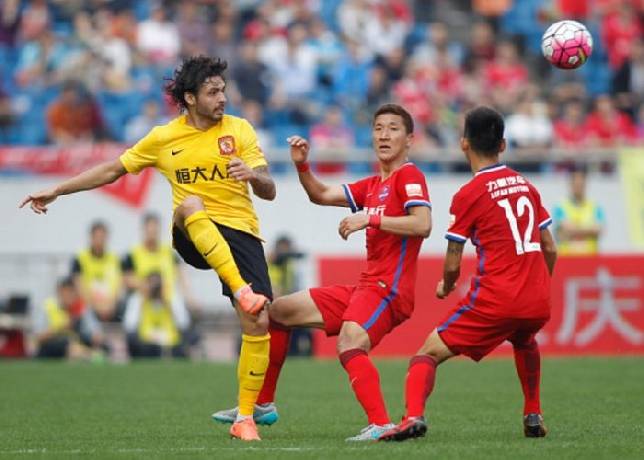 Soi k&egrave;o phạt g&oacute;c Guangzhou FC vs Chongqing Lifan, 17h ng&agrave;y 18/7