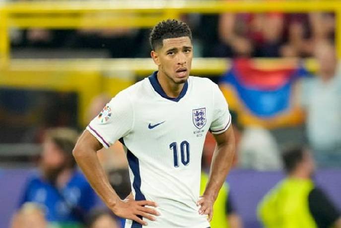 Jude Bellingham nổi giận với HLV Southgate v&igrave; kh&ocirc;ng thay Harry Kane