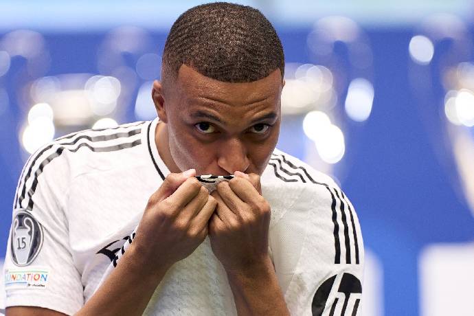 Mbappe ra mắt Real Madrid: &lsquo;T&ocirc;i sắp kh&oacute;c mất rồi&rsquo;