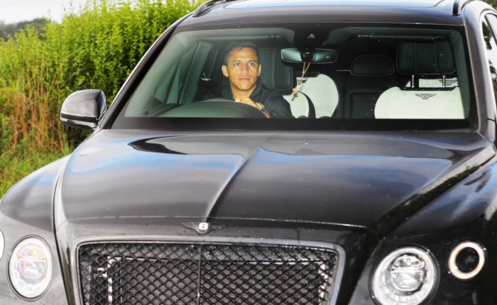 MU ban h&agrave;nh lệnh cấm đặc biệt với d&agrave;n sao triệu ph&uacute;