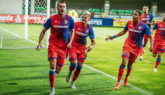 Soi k&egrave;o phạt g&oacute;c Qarabag vs Viktoria Plzen, 23h45 ng&agrave;y 17/8