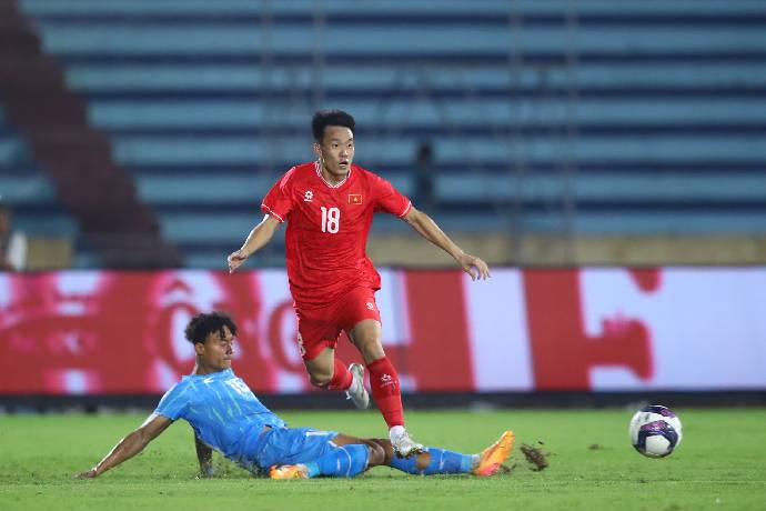 Đội tuyển Việt Nam tụt 3 bậc, bị Th&aacute;i Lan ng&agrave;y c&agrave;ng bỏ xa
