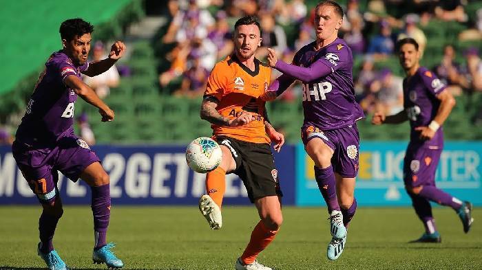 Soi k&egrave;o phạt g&oacute;c Brisbane Roar vs Perth Glory, 15h45 ng&agrave;y 18/12