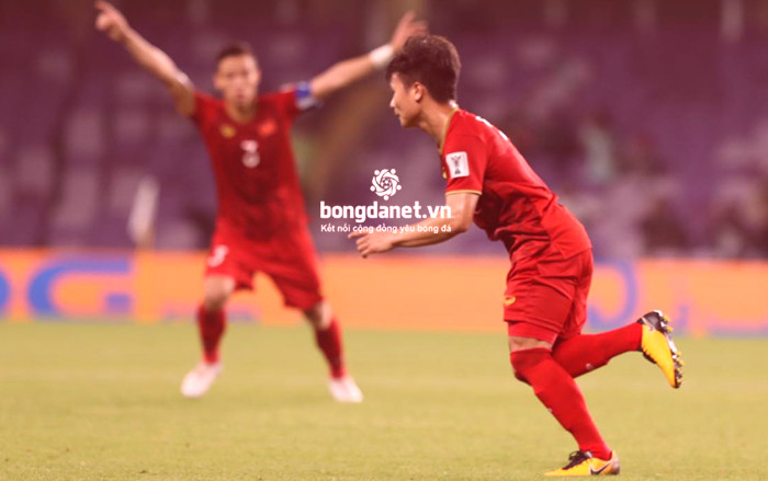 HLV Park Hang-seo tiết lộ b&iacute; mật về si&ecirc;u phẩm đ&aacute; phạt của Quang Hải