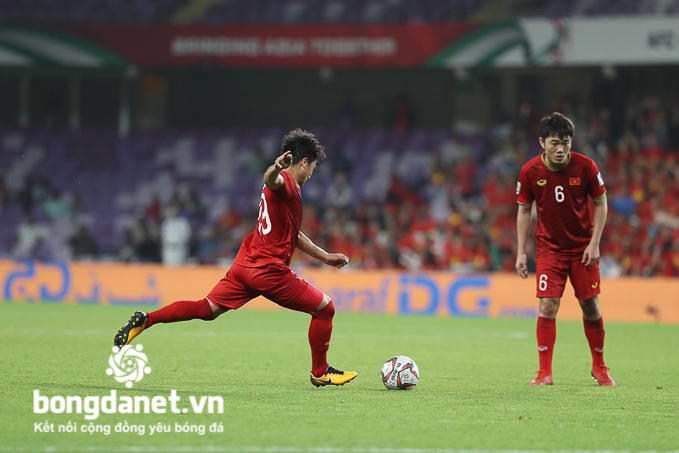 Quang Hải ghi si&ecirc;u phẩm, B&aacute;o ch&acirc;u &Aacute; v&iacute; như Messi