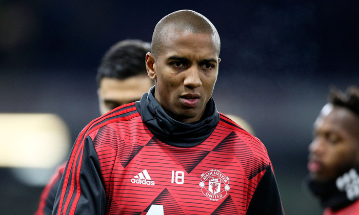 Tin chuyển nhượng ng&agrave;y 17/1: Ashley Young chuẩn bị chia tay MU
