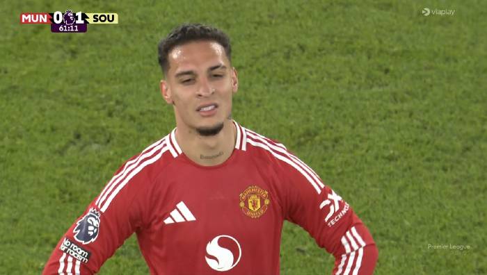 Bỏ lỡ cơ hội kh&ocirc;ng tưởng, Antony bị chỉ tr&iacute;ch dữ dội