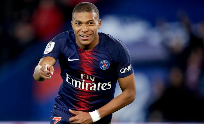 Zidane &lsquo;ve v&atilde;n&rsquo; Mbappe về Real Madrid, PSG phản ứng ra sao?