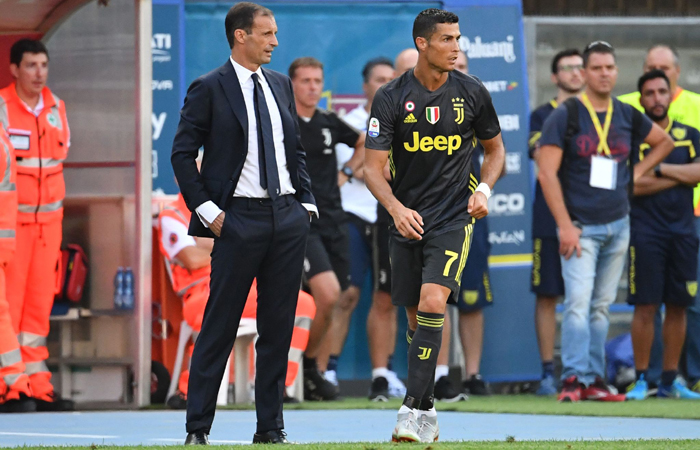 Genoa vs Juventus: Ronaldo nhận đặc &acirc;n từ Max Allegri
