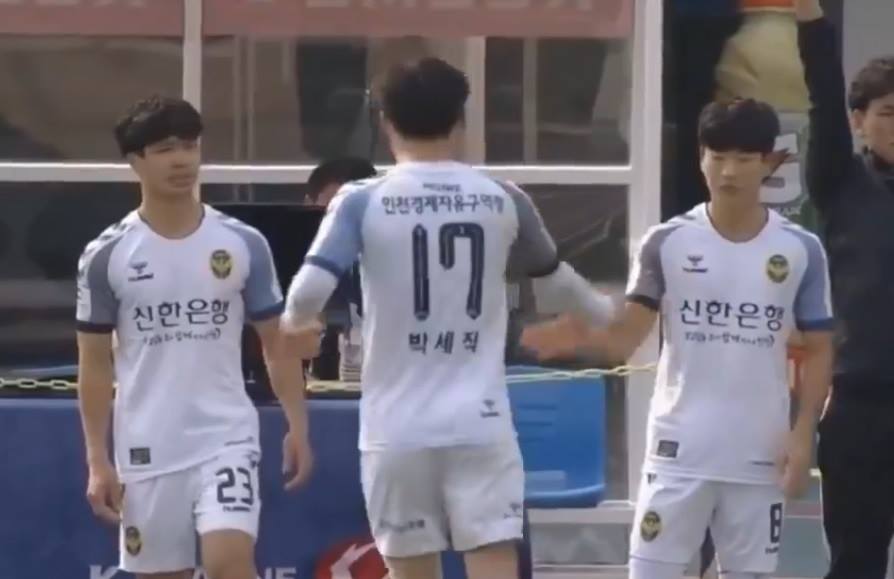 C&ocirc;ng Phượng đang bị c&ocirc; lập ở Incheon?