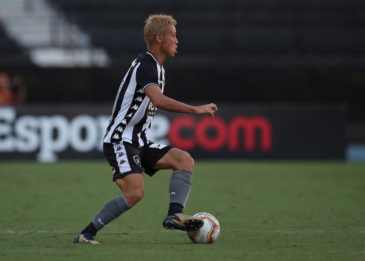 Keisuke Honda lập kỷ lục v&ocirc; tiền kho&aacute;ng hậu