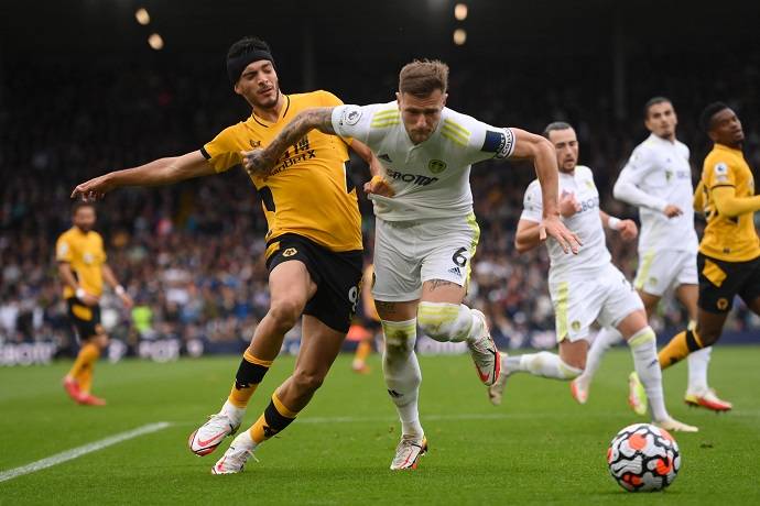 Soi k&egrave;o phạt g&oacute;c Wolves vs Leeds, 22h00 ng&agrave;y 18/3